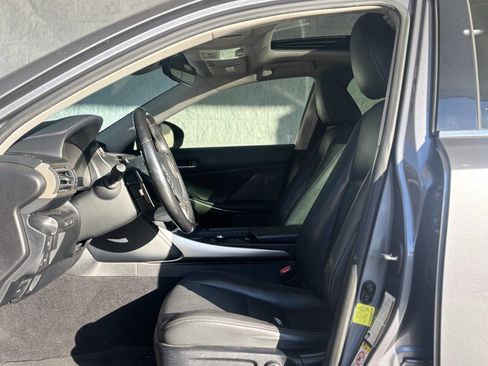 Used 2018 Lexus IS 300 w/ Premium Package image 12