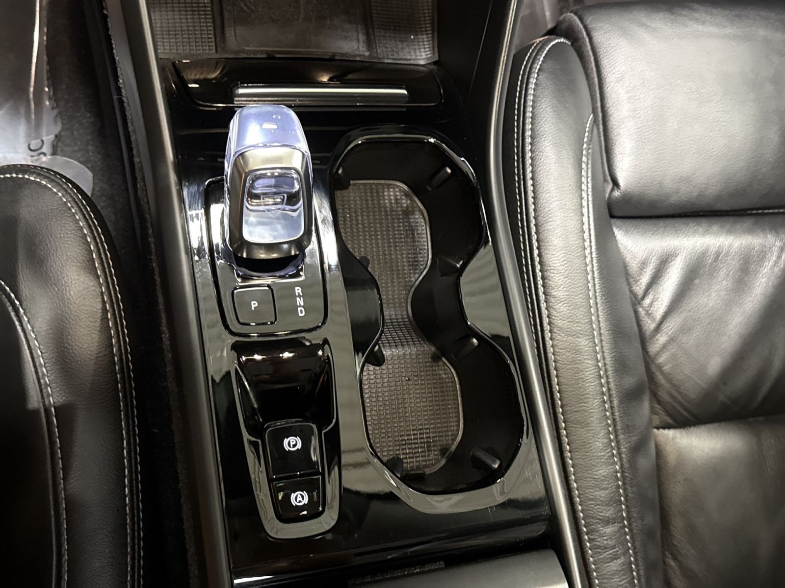 Used 2024 Volvo XC40 B5 Plus w/ Climate Package AWD/4WD image 22