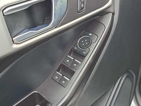 Used 2020 Ford Explorer XLT w/ Comfort Package image 11