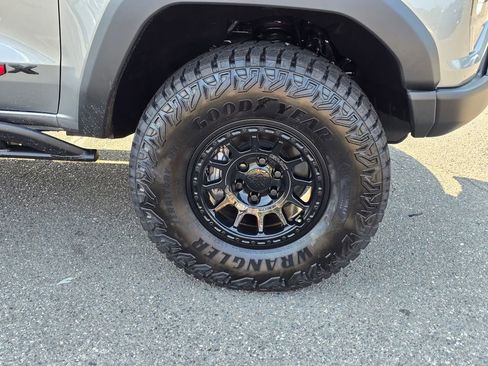 New 2025 GMC Canyon AT4 w/ AT4X AEV Edition image 9