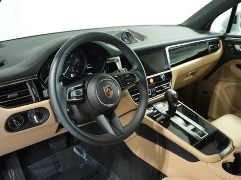 New 2025 Porsche Macan image 4