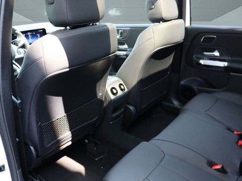 New 2025 Mercedes-Benz GLB 250 image 32