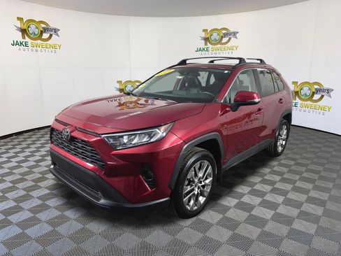 Used 2021 Toyota RAV4 XLE Premium AWD/4WD image 4