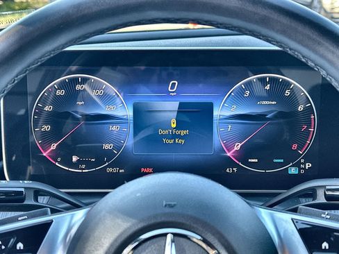 Used 2025 Mercedes-Benz C 300 4MATIC Sedan image 18