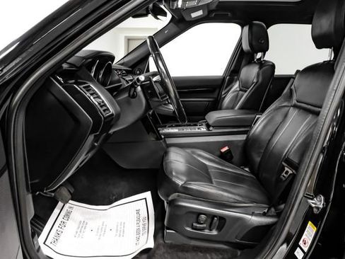 Used 2019 Land Rover Discovery SE image 4