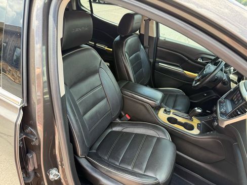 Used 2019 GMC Acadia Denali w/ Technology Package FWD image 21