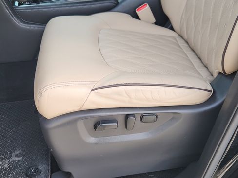 Used 2022 Nissan Armada Platinum w/ Captain's Chairs Package RWD image 25
