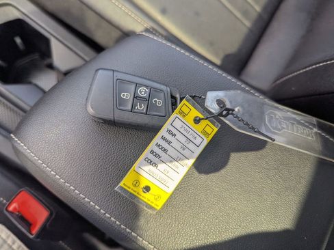 Used 2022 Volkswagen Tiguan SE image 18