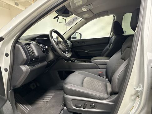 Used 2024 Nissan Pathfinder SV AWD/4WD image 19