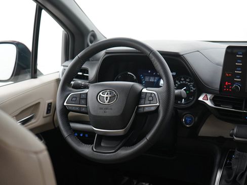 Used 2024 Toyota Sienna Limited AWD/4WD image 15