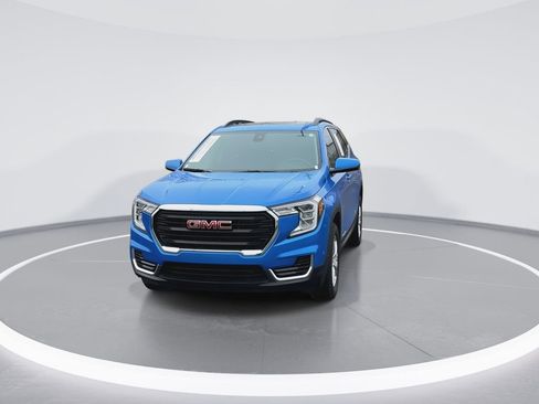 Used 2024 GMC Terrain SLE w/ Driver Convenience Package AWD/4WD image 3
