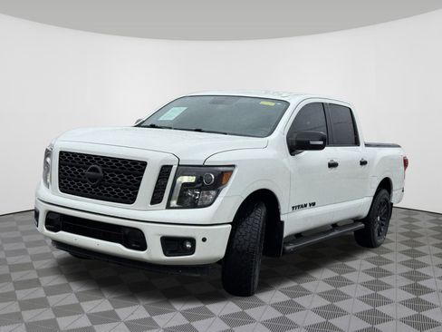 Used 2018 Nissan Titan SV w/ SV Convenience Package image 15