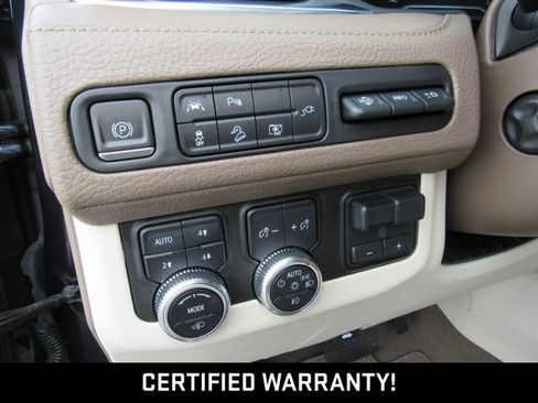 Certified 2022 GMC Yukon XL Denali w/ Denali Ultimate Package AWD/4WD image 17