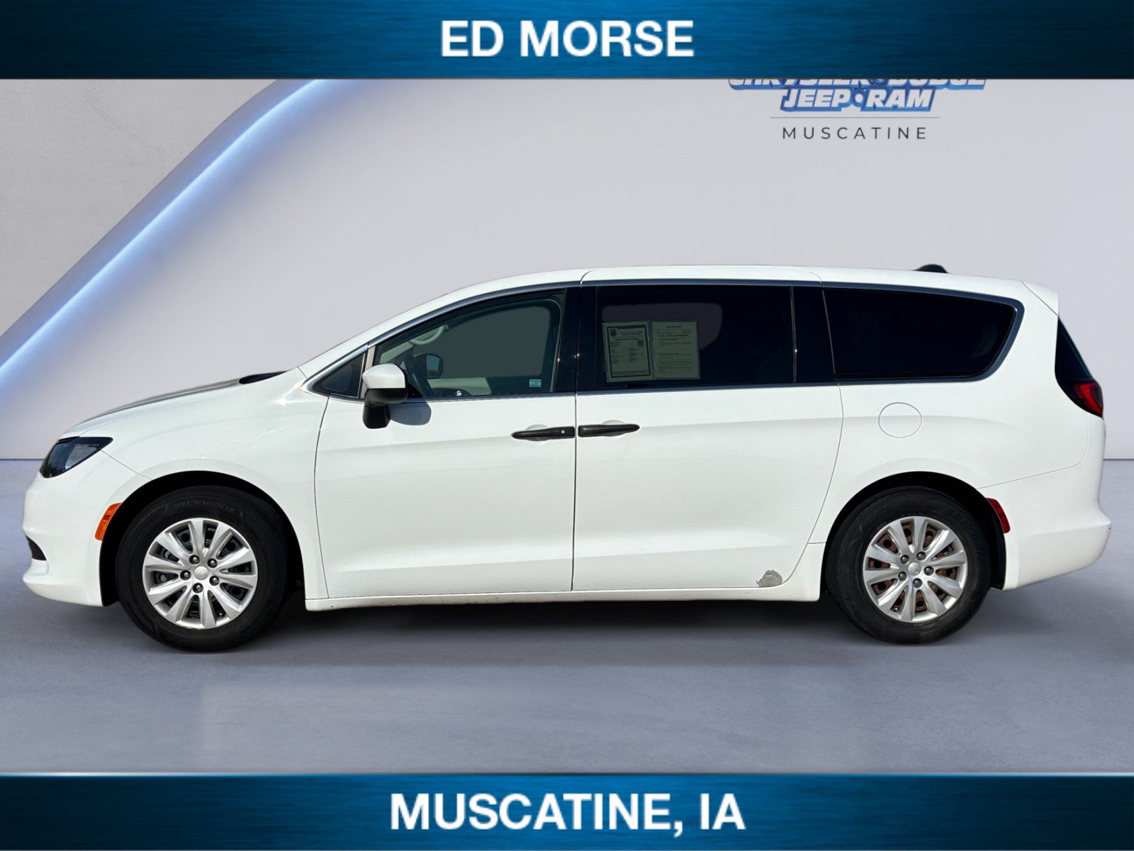 Used 2018 Chrysler Pacifica L FWD image 2