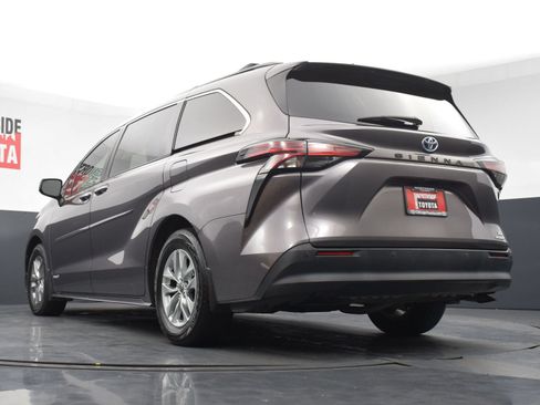 Used 2021 Toyota Sienna XLE FWD image 31