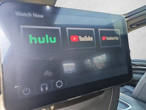 Used 2024 GMC Yukon XL Denali w/ Advanced Technology Package image 23