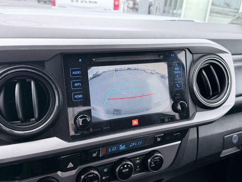 Used 2018 Toyota Tacoma Limited AWD/4WD image 15