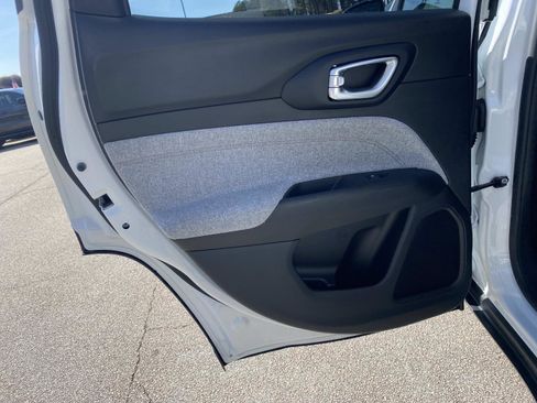 Certified 2022 Jeep Compass Latitude image 17