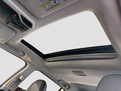 Used 2025 Subaru Outback Limited AWD/4WD image 23