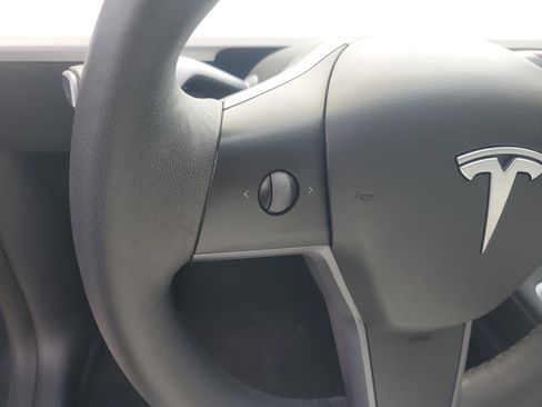 Used 2023 Tesla Model Y Long Range AWD/4WD image 16