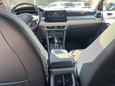 New 2025 Volkswagen Taos SE image 14