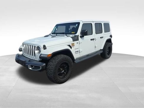 Used 2018 Jeep Wrangler Unlimited Sahara AWD/4WD image 3