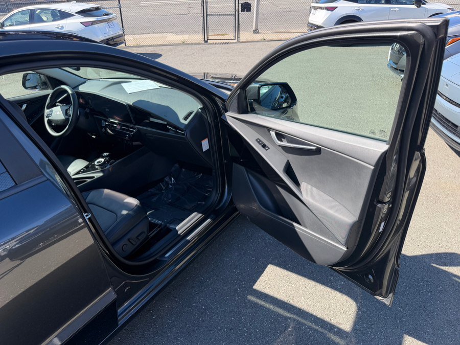 Used 2024 Kia Niro Wave FWD image 38