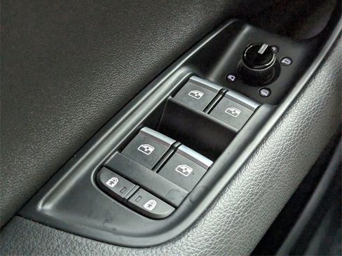 Used 2019 Audi Q8 Premium Plus image 19