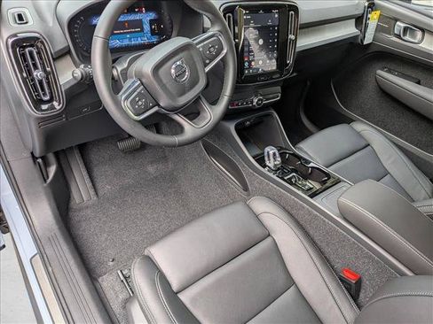 New 2026 Volvo XC40 B5 Plus w/ Climate Package AWD/4WD image 3