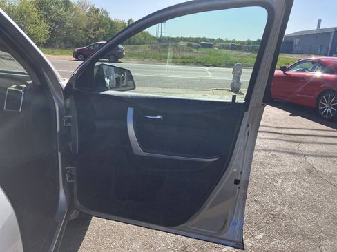 Used 2010 GMC Acadia SL FWD image 19