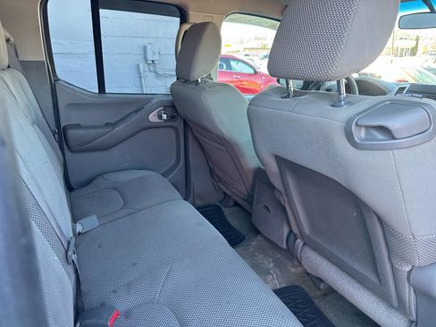 Used 2013 Nissan Frontier SV image 24
