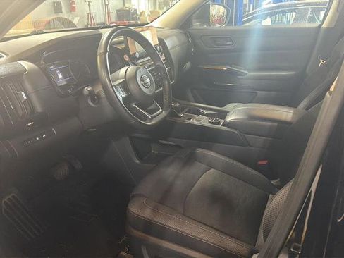 Used 2025 Nissan Pathfinder SV AWD/4WD image 4
