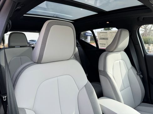 New 2026 Volvo EX40 Plus w/ Protection Package Premier image 9