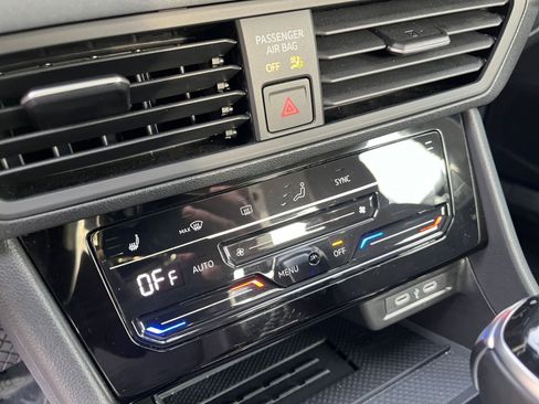 Used 2025 Volkswagen Jetta SE image 24