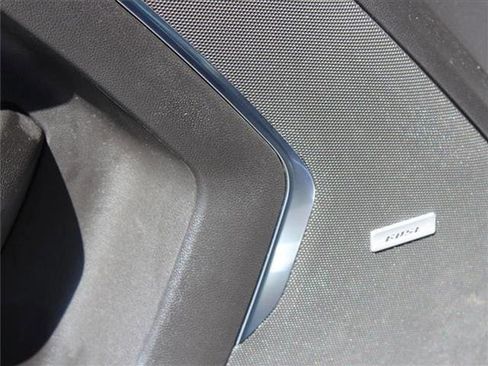 Used 2023 Chevrolet Suburban Z71 image 26