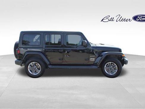 Used 2019 Jeep Wrangler Unlimited Sahara image 4