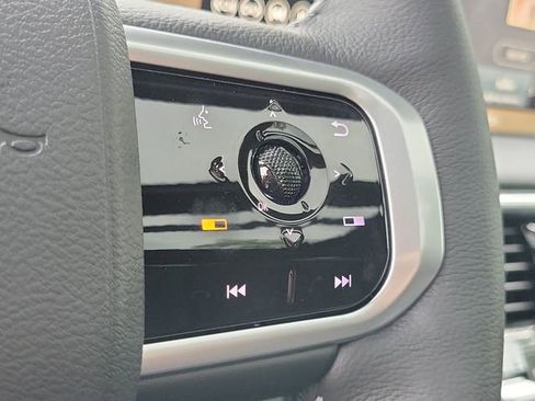 New 2025 Nissan Armada Platinum w/ Convenience Package AWD/4WD image 11