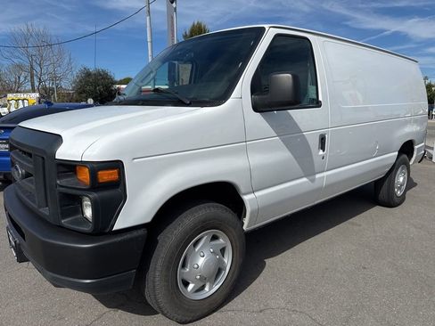 Used 2009 Ford E-250 and Econoline 250 image 2