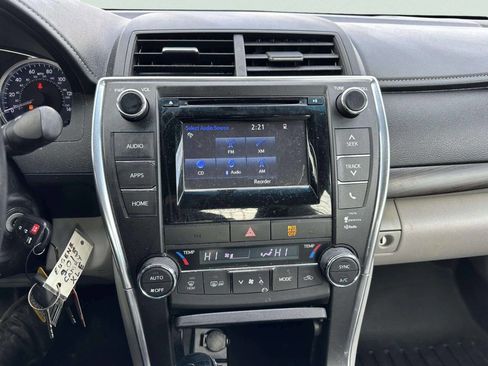 Used 2015 Toyota Camry XLE image 28