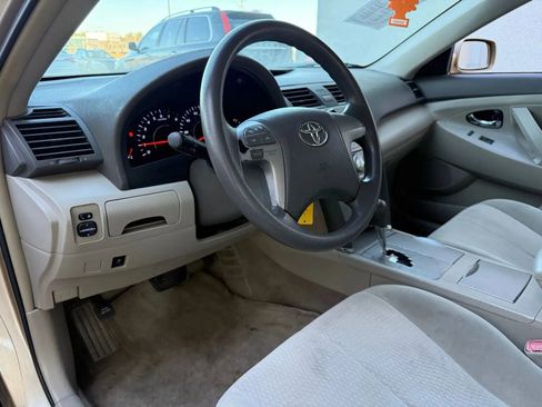 Used 2010 Toyota Camry LE image 17