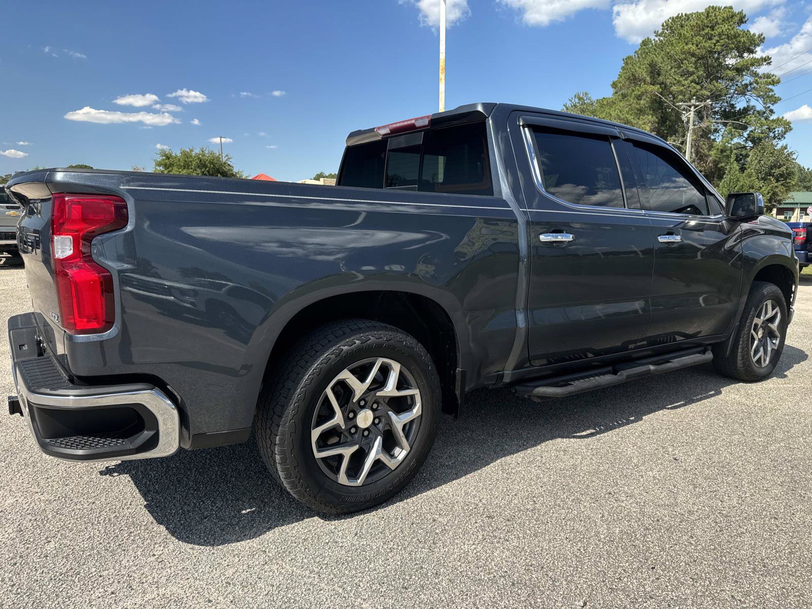 Used 2022 Chevrolet Silverado 1500 LTZ AWD/4WD image 4