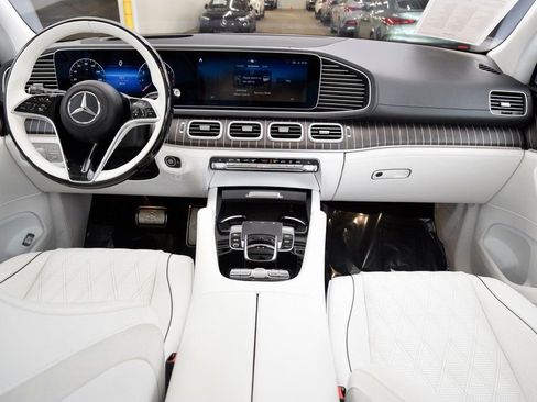 Used 2025 Mercedes-Benz Maybach GLS 600 4MATIC image 21