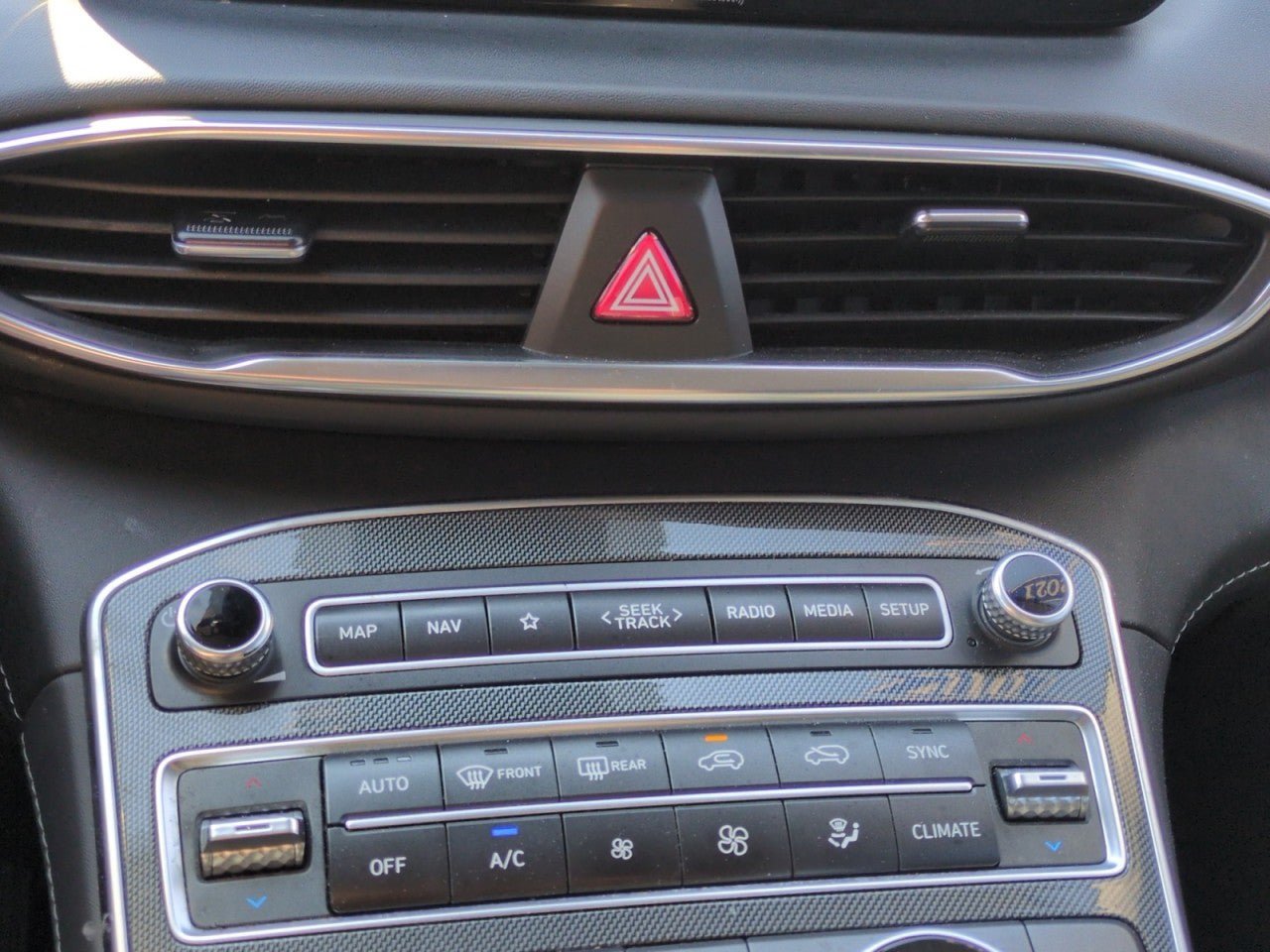 Used 2021 Hyundai Santa Fe SEL FWD image 21