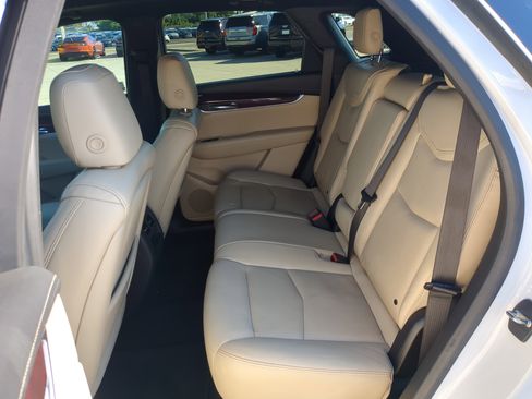 Used 2017 Cadillac XT5 Luxury w/ Driver Awareness Package image 17