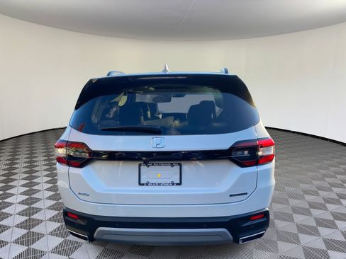 New 2025 Honda Pilot Touring image 5