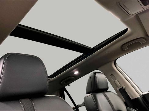 Used 2023 Honda Pilot Touring image 14
