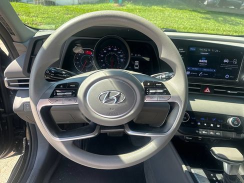 Used 2023 Hyundai Elantra SEL FWD image 14