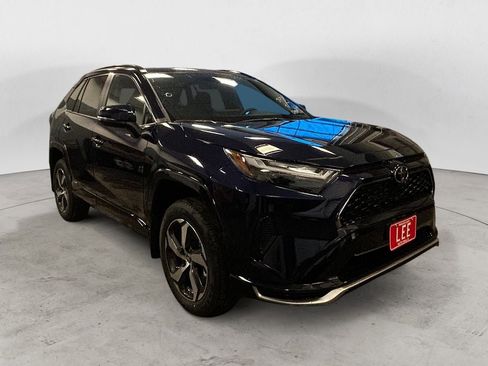New 2025 Toyota RAV4 SE image 7