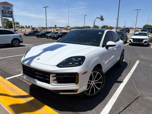 Used 2024 Porsche Cayenne Coupe AWD/4WD image 4