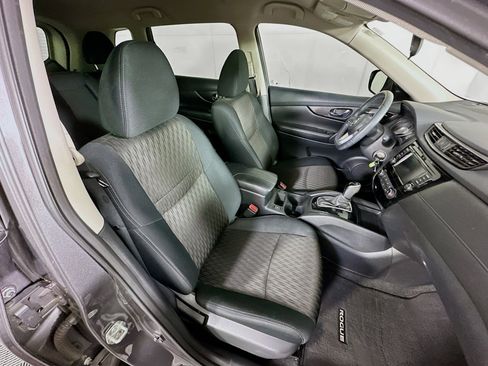 Used 2019 Nissan Rogue S w/ Special Edition Package FWD image 29